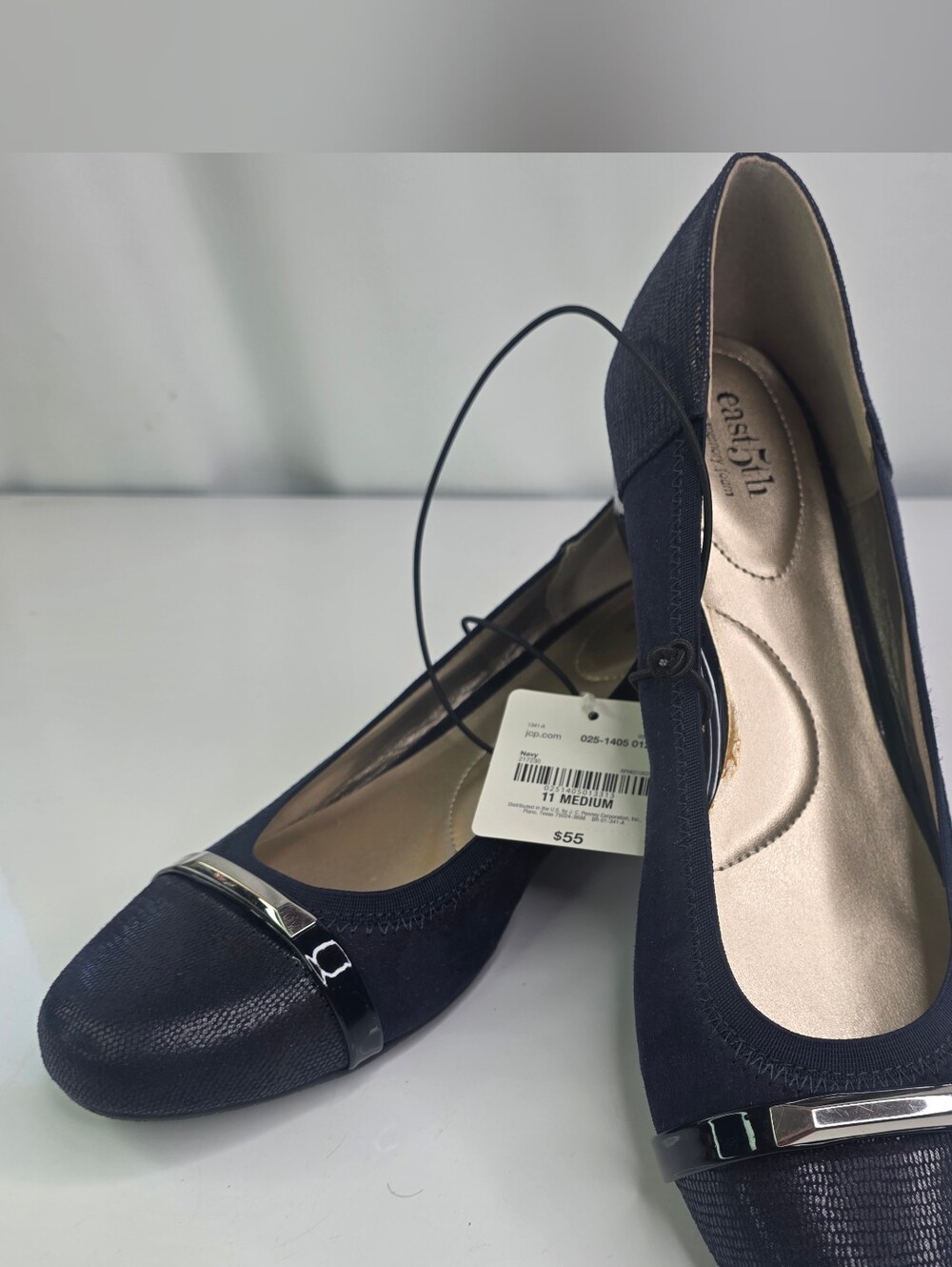 East 5th Womens Slip On Shoes Navy Size 11 M. NWT.